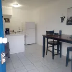 Historical Cozy Blue Apt In The Heart Of Downtown